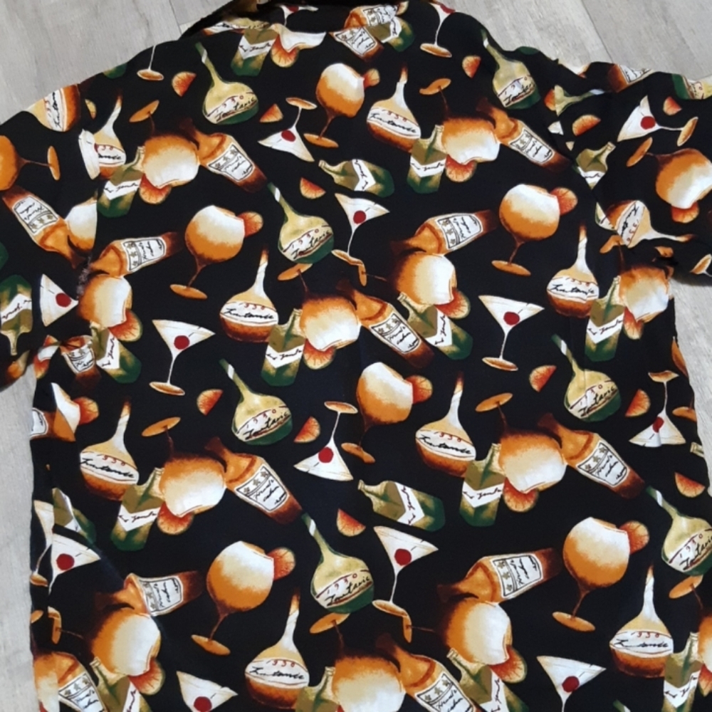 Womens Hawaiian shirt Black Sz M Shortsleeve bar Top liquor button up casual top - Picture 6 of 7